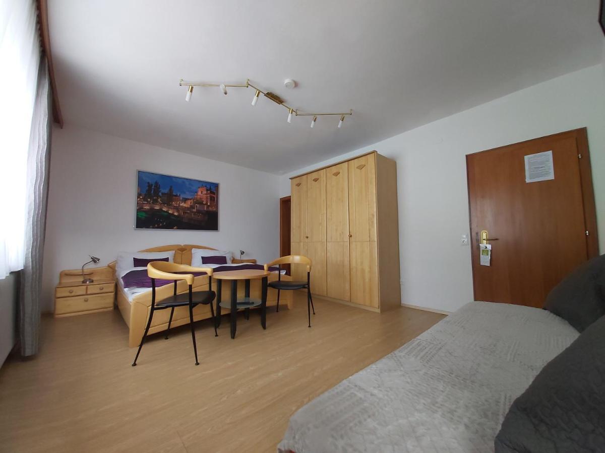 Karlsdorfer Hof Hotel 2*